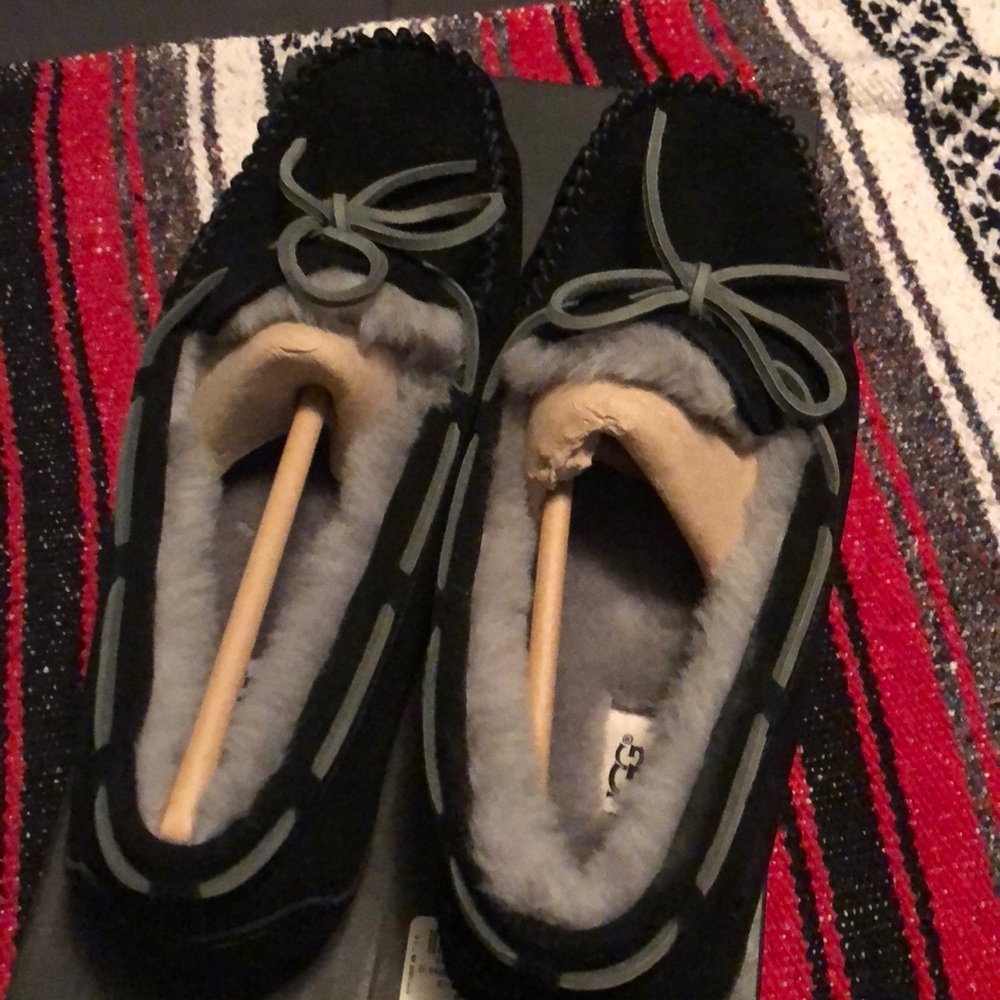 Men’s Ugg Black/Gray Moccasins (Olsen’s)/BRAND NEW